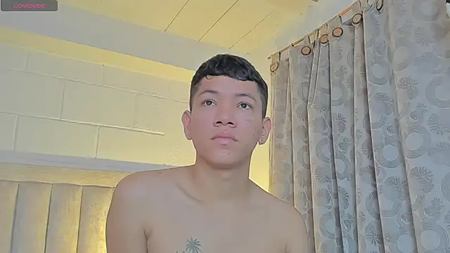 Snapshot of JulianRose_1 chatting on January 2025 10:54:01 AM JulianRose 1 online show from January 2025 10:54:01 AM