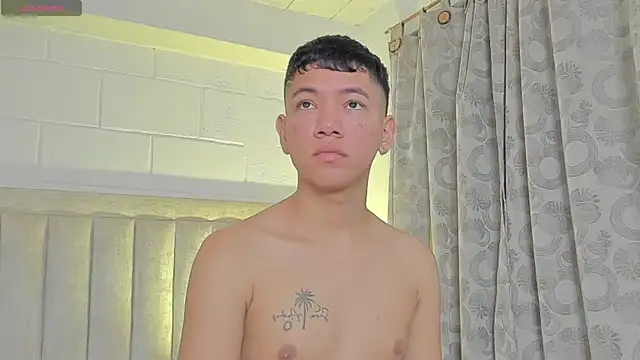 Snapshot of JulianRose_1 chatting on January 2025 11:28:01 AM JulianRose 1 online show from January 2025 11:28:01 AM