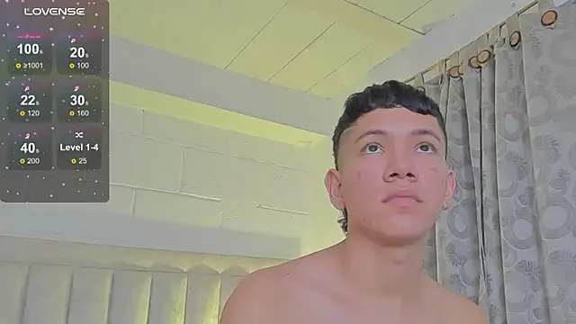 Snapshot of JulianRose_1 chatting on January 2025 03:47:02 PM JulianRose 1 online show from January 2025 03:47:02 PM