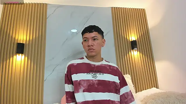 Snapshot of JulianRose_1 chatting on February 2025 11:22:02 AM JulianRose 1 online show from February 2025 11:22:02 AM