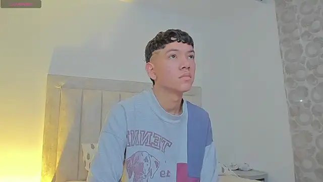 Snapshot of JulianRose_1 chatting on March 2025 10:46:02 AM JulianRose 1 online show from March 2025 10:46:02 AM