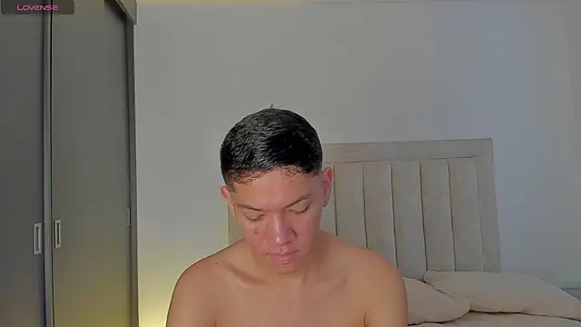 Snapshot of JulianRose_1 chatting on October 2025 12:47:01 PM JulianRose 1 online show from October 2025 12:47:01 PM