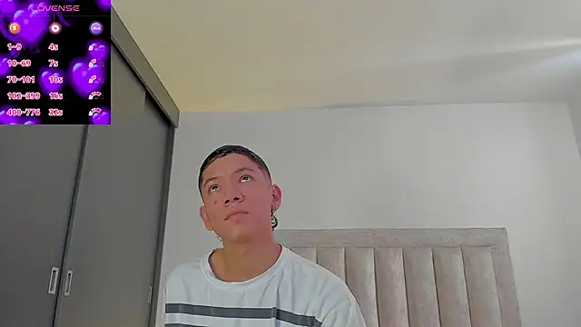 Snapshot of JulianRose_1 chatting on October 2025 01:31:01 PM JulianRose 1 online show from October 2025 01:31:01 PM