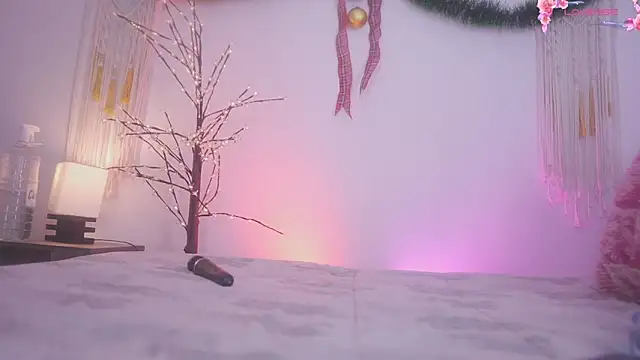 Eyleen 24 online show from December 2024 07:20:01 PM