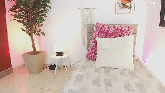 Eyleen 24 online show from March 2025 08:16:02 PM