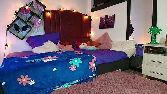 alisson zafiro  online show from March 2025 06:13:02 AM