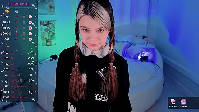 Lil Amelie online show from September 2025 02:22:01 PM