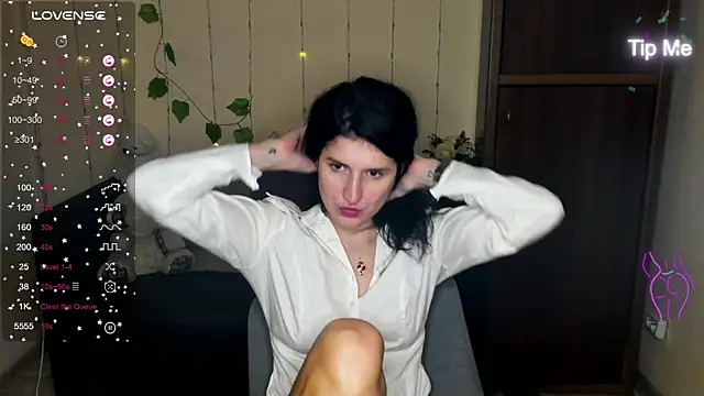 Snapshot of Alianna_Solo_Kisses chatting on January 2025 03:47:02 PM Alianna Solo Kisses online show from January 2025 03:47:02 PM