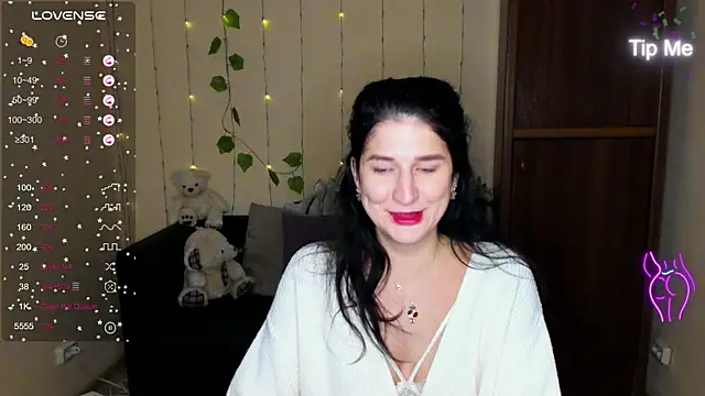 Snapshot of Alianna_Solo_Kisses chatting on January 2025 06:22:01 AM Alianna Solo Kisses online show from January 2025 06:22:01 AM