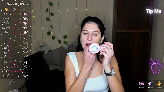 Snapshot of Alianna_Solo_Kisses chatting on January 2025 12:26:02 PM Alianna Solo Kisses online show from January 2025 12:26:02 PM