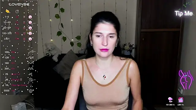 Snapshot of Alianna_Solo_Kisses chatting on January 2025 06:27:02 AM Alianna Solo Kisses online show from January 2025 06:27:02 AM