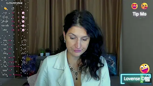 Snapshot of Alianna_Solo_Kisses chatting on November 2025 12:18:02 PM Alianna Solo Kisses online show from November 2025 12:18:02 PM