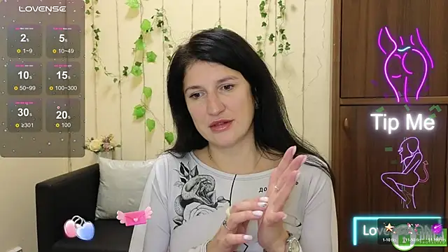 Snapshot of Alianna_Solo_Kisses chatting on November 2025 12:28:02 PM Alianna Solo Kisses online show from November 2025 12:28:02 PM