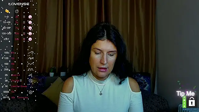 Alianna Solo Kisses online show from January 2026 12:29:02 PM