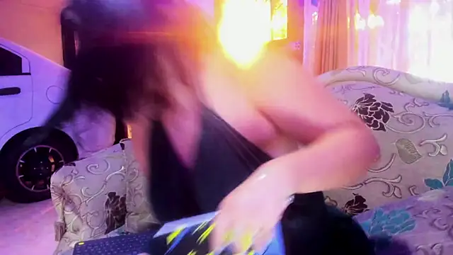 Snapshot of MelannyBell chatting on January 2025 10:17:01 PM MelannyBell online show from January 2025 10:17:01 PM