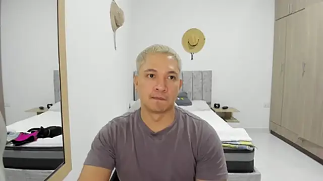 Valerioe online show from April 2026 11:24:01 PM