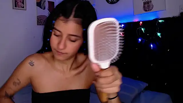 Snapshot of floweer_ chatting on February 2025 06:39:01 PM floweer online show from February 2025 06:39:01 PM