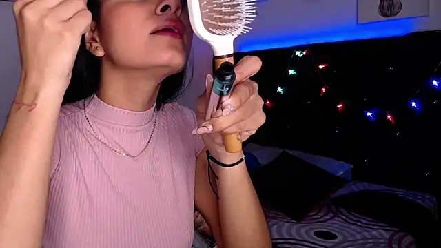 Snapshot of floweer_ chatting on February 2025 01:01:01 PM floweer online show from February 2025 01:01:01 PM