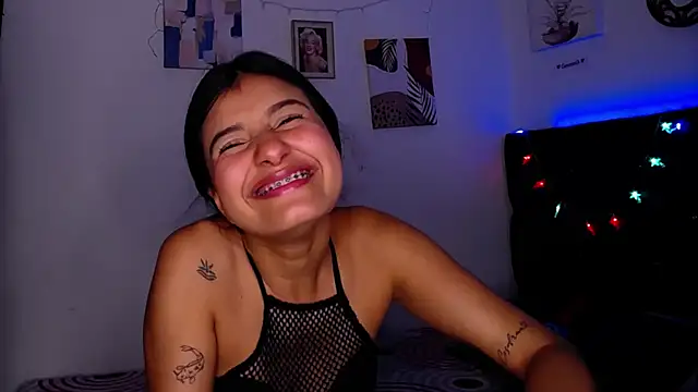 Snapshot of floweer_ chatting on February 2025 02:40:01 PM floweer online show from February 2025 02:40:01 PM