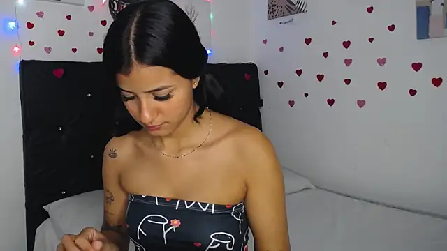 Snapshot of floweer_ chatting on February 2025 04:25:02 PM floweer online show from February 2025 04:25:02 PM