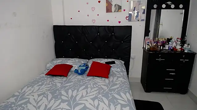 Snapshot of floweer_ chatting on October 2025 04:08:01 PM floweer online show from October 2025 04:08:01 PM