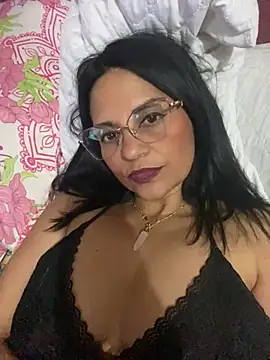 paolagomez  online show from February 2025 06:46:01 AM