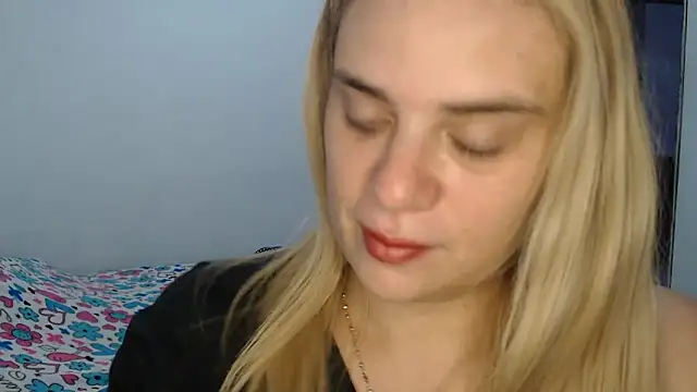 Elza Blonde online show from February 2025 02:20:01 PM