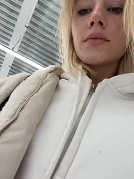 Snapshot of SSSATIVA_model chatting on March 2025 03:32:02 AM SSSATIVA model online show from March 2025 03:32:02 AM