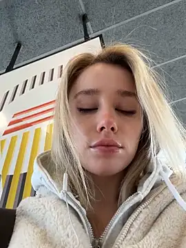 Snapshot of SSSATIVA_model chatting on October 2025 12:44:02 AM SSSATIVA model online show from October 2025 12:44:02 AM