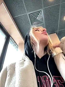 Snapshot of SSSATIVA_model chatting on October 2025 01:39:02 AM SSSATIVA model online show from October 2025 01:39:02 AM