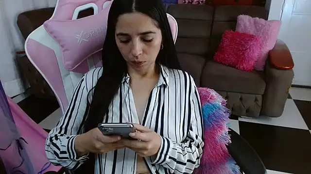 Snapshot of kendall_all4u chatting on February 2026 04:33:01 AM kendall all4u online show from February 2026 04:33:01 AM