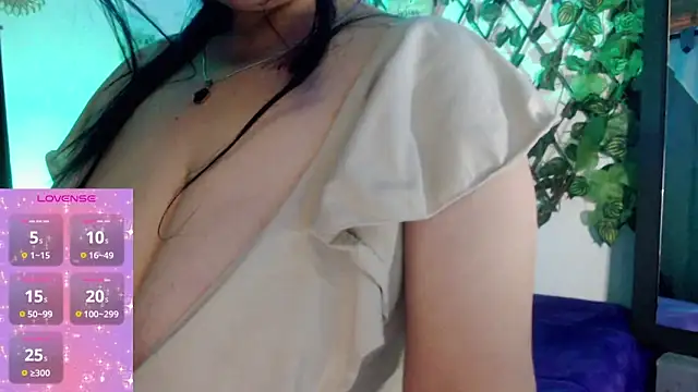 Snapshot of Donniia chatting on September 2025 01:01:01 PM Donniia online show from September 2025 01:01:01 PM