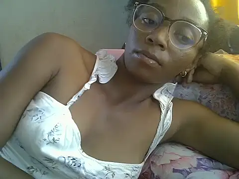 Snapshot of ElianeHot chatting on March 2026 10:43:01 AM ElianeHot online show from March 2026 10:43:01 AM