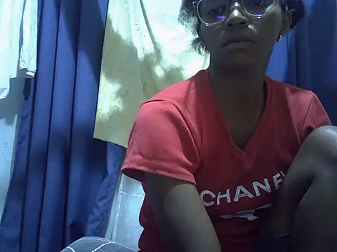 Snapshot of ElianeHot chatting on April 2026 07:00:01 PM ElianeHot online show from April 2026 07:00:01 PM