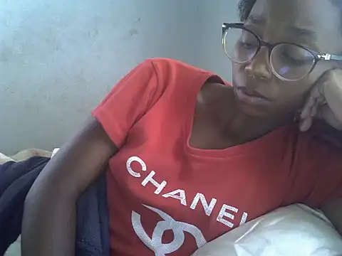 Snapshot of ElianeHot chatting on April 2026 04:33:02 AM ElianeHot online show from April 2026 04:33:02 AM