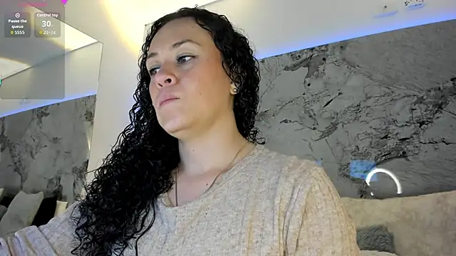 LIZ HOLMES online show from November 2025 10:48:02 AM