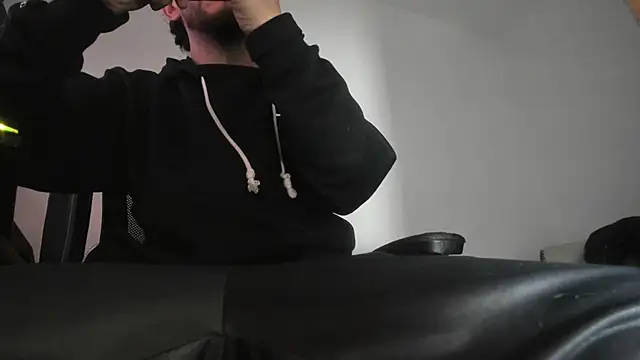 s sven03 online show from November 2025 10:41:02 PM