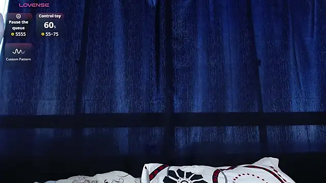 Snapshot of MiaStor chatting on November 2025 10:02:01 PM MiaStor online show from November 2025 10:02:01 PM