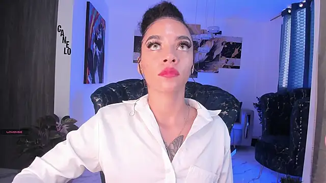 Snapshot of pretty_pettite chatting on December 2024 09:45:01 PM pretty pettite online show from December 2024 09:45:01 PM