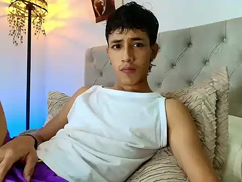 Ostin18hot online show from December 2025 02:17:02 AM