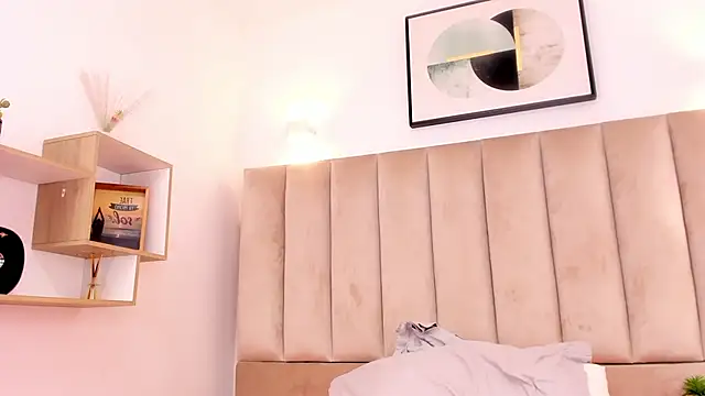 Snapshot of Anniie_Queen chatting on February 2025 06:20:01 AM Anniie Queen online show from February 2025 06:20:01 AM