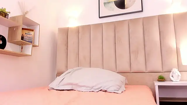 Snapshot of Anniie_Queen chatting on February 2025 02:18:01 AM Anniie Queen online show from February 2025 02:18:01 AM