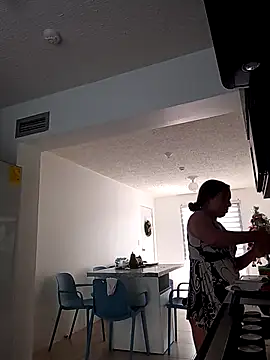 Snapshot of rossgreen77 chatting on December 2025 06:03:02 PM rossgreen77 online show from December 2025 06:03:02 PM