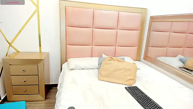 Mady-Edwards online show from January 2025 04:08:01 AM