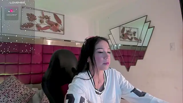 FaloonRoussel online show from February 2026 06:19:01 PM