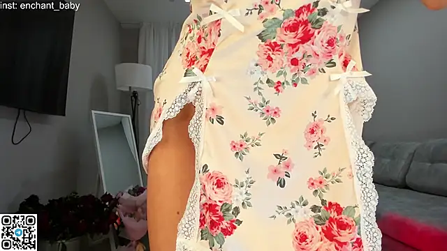 Snapshot of enchant_baby chatting on December 2024 08:38:02 PM enchant baby online show from December 2024 08:38:02 PM