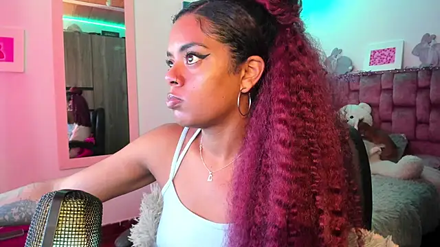 ladyrd1 online show from December 2024 08:10:02 PM