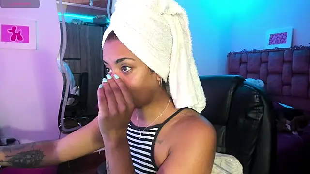 ladyrd1 online show from December 2024 05:51:02 PM