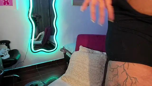 ladyrd1 online show from March 2025 06:47:02 AM