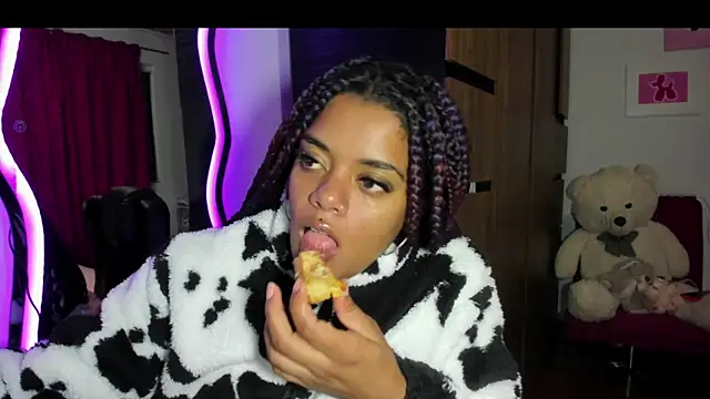 Snapshot of ladyrd1 chatting on November 2025 01:39:02 AM ladyrd1 online show from November 2025 01:39:02 AM